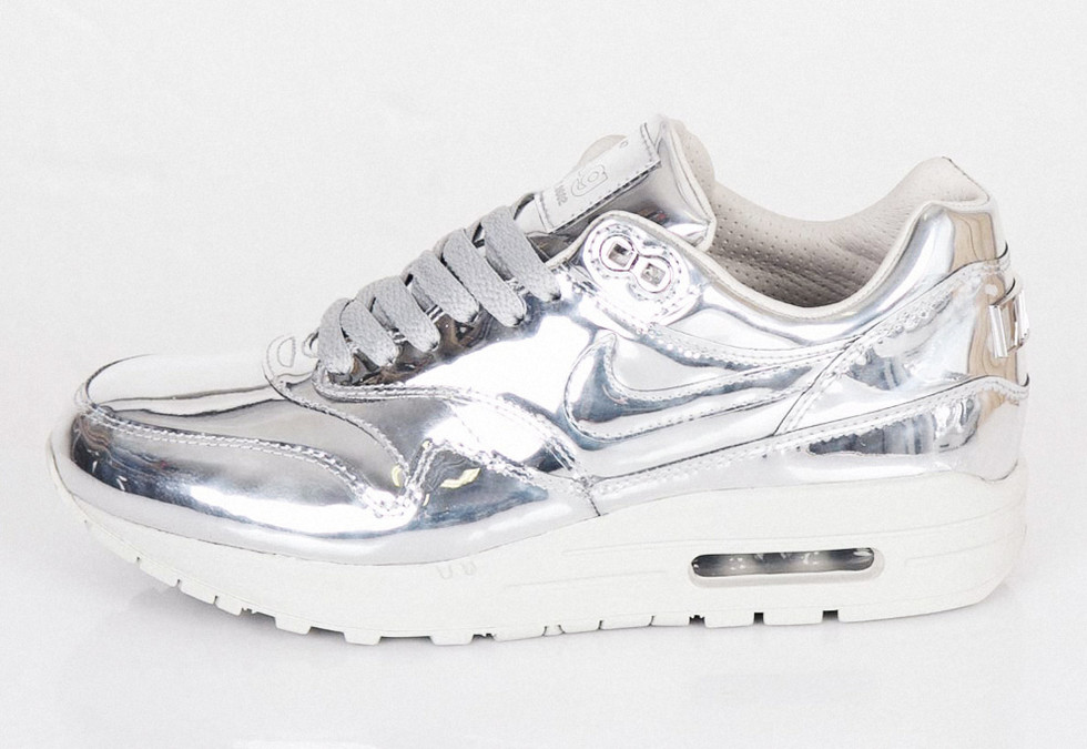 Nike Metallic Silver Shoes Nike Metallic Silver Shoes