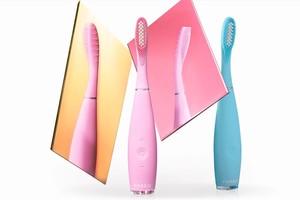 Issa 3, the silicone sonic toothbrush from FOREO